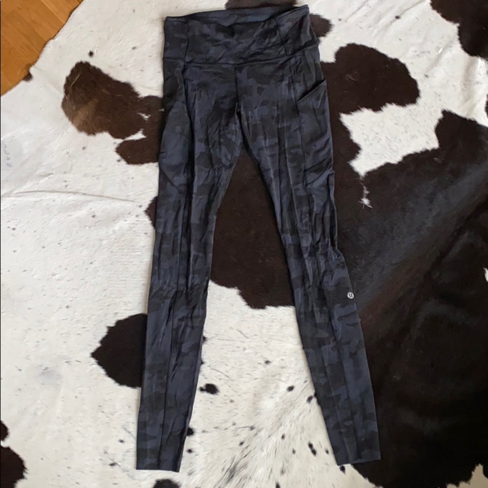 New with out tags Lululemon camo leggings size 6